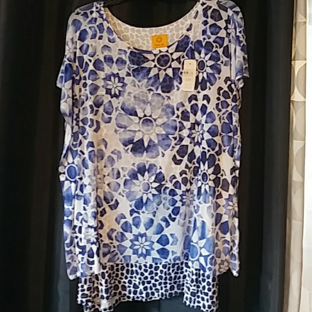 Pretty blue n white 2 in 1 top.